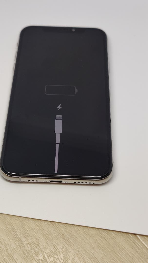 ⭐️ Apple iPhone XS（シルバー）✨