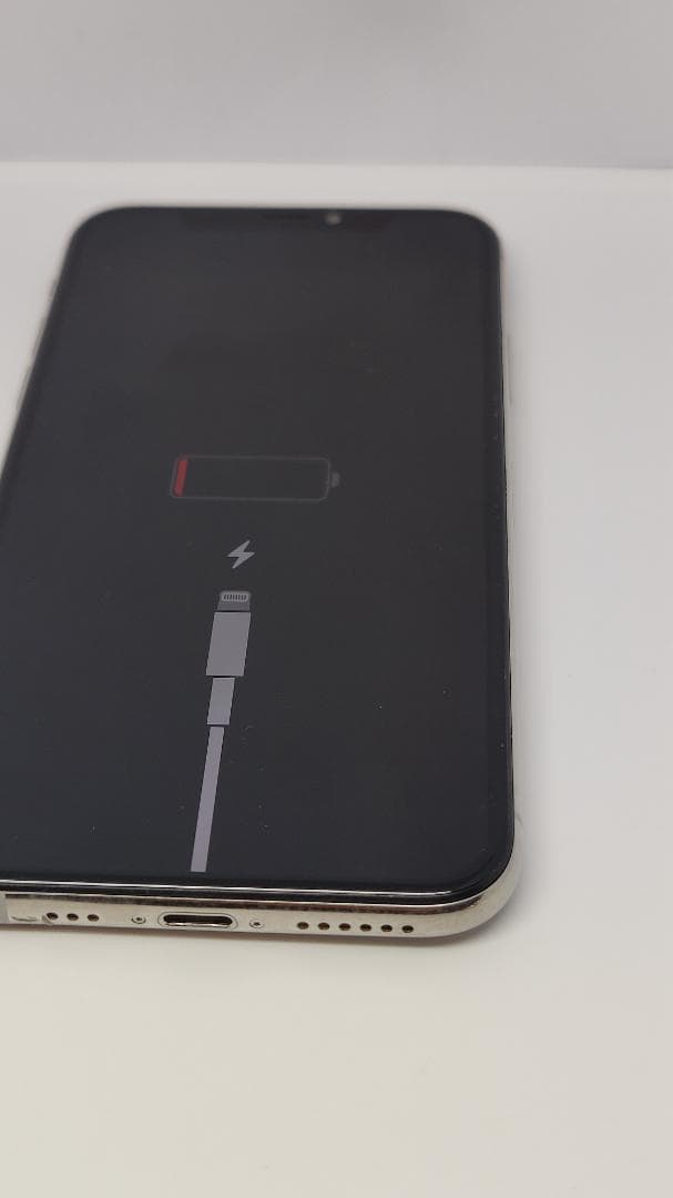 ⭐️ Apple iPhone XS（シルバー）✨