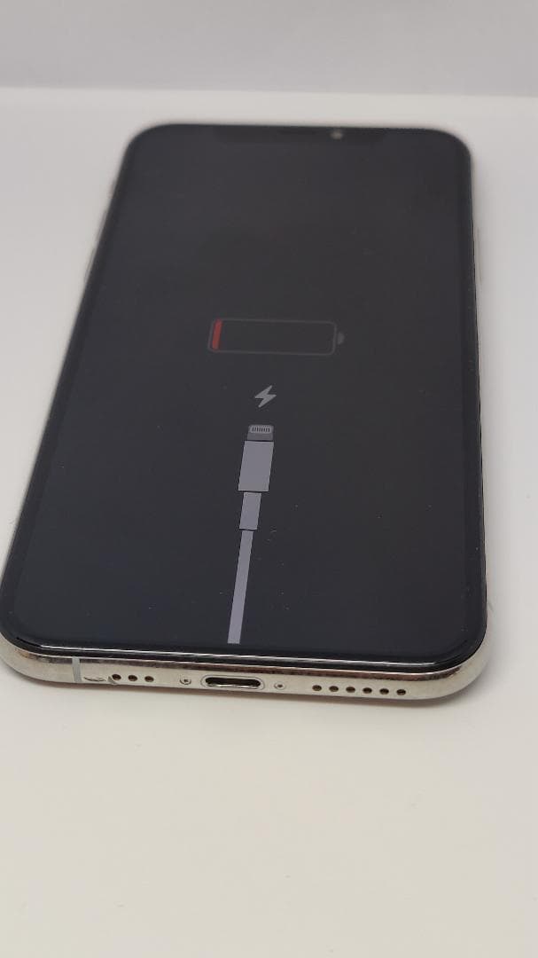 ⭐️ Apple iPhone XS（シルバー）✨