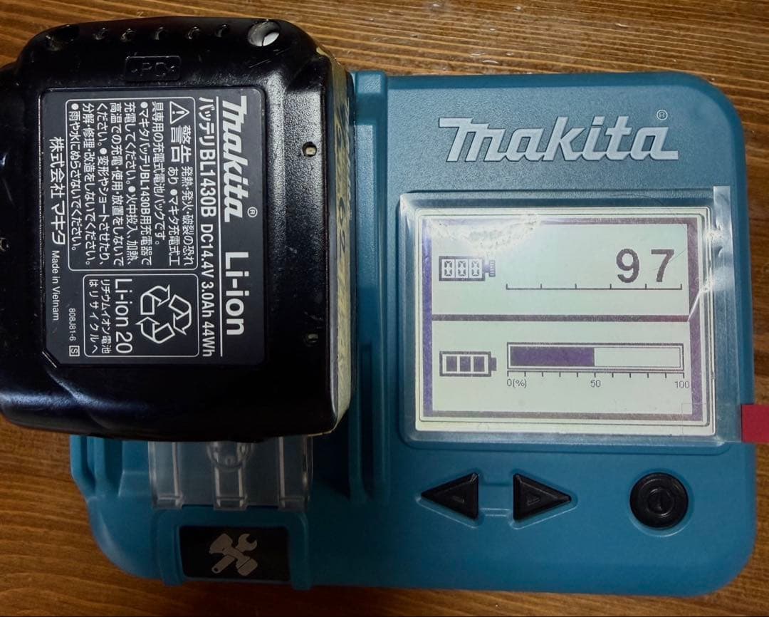 バッテリー付属　マキタMakita MR005G Bluetoothラジオ