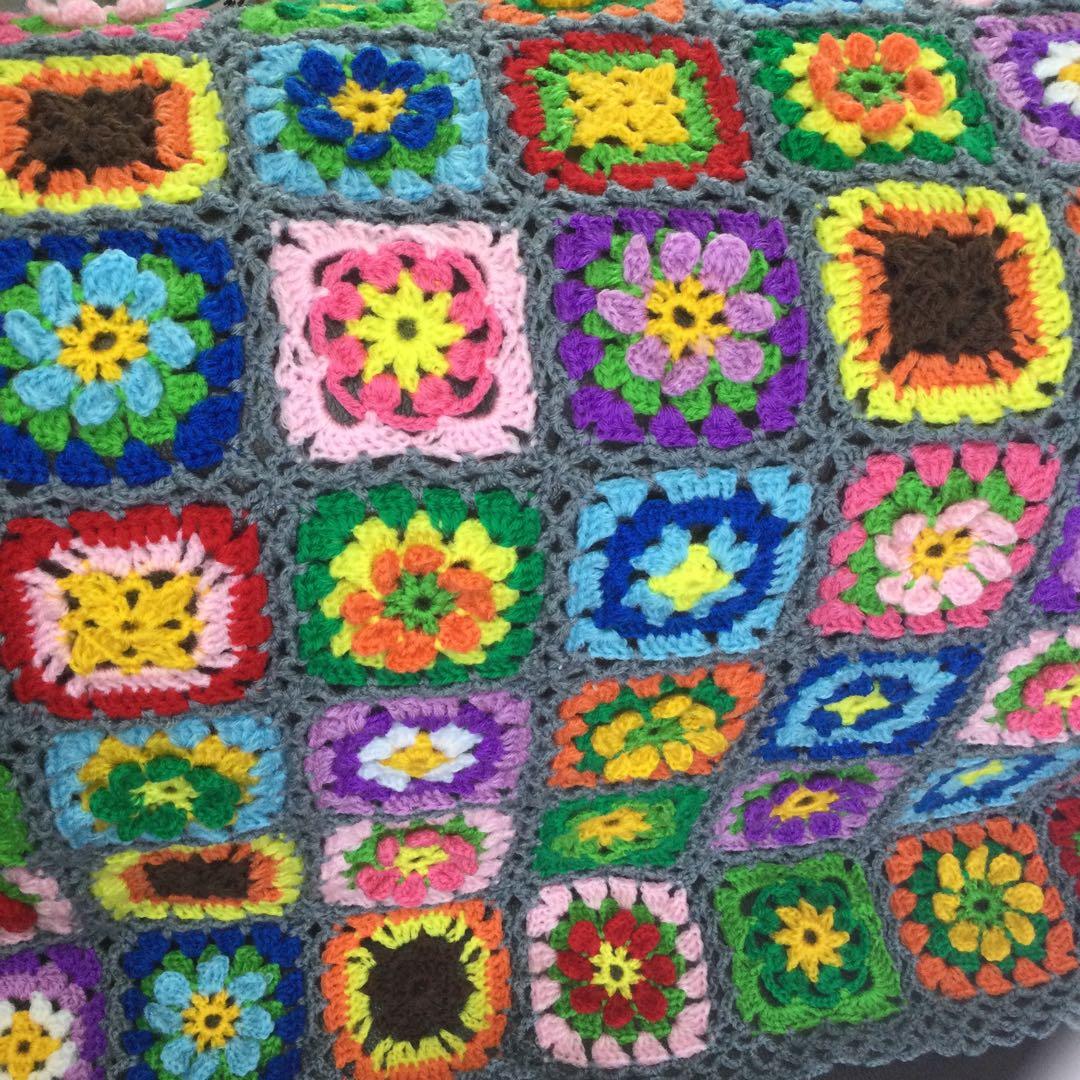 お花モチーフのマルチカバー③グレー　手編み　モチーフ編み