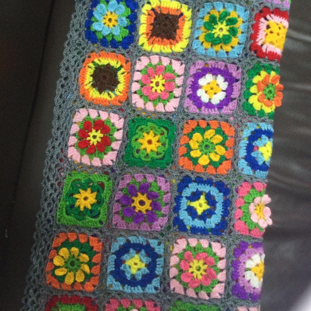 お花モチーフのマルチカバー③グレー　手編み　モチーフ編み