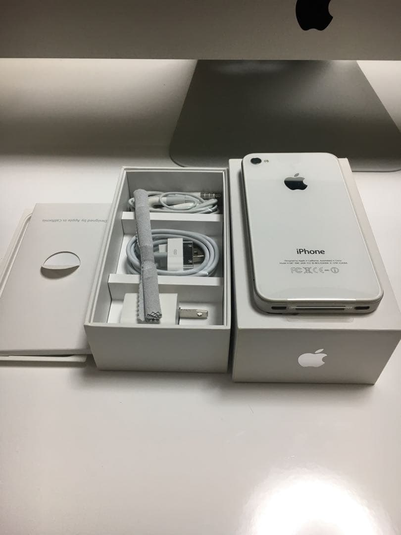 ⭐︎キノ⭐︎iPhone 4S 32GB ホワイト 付属品完備