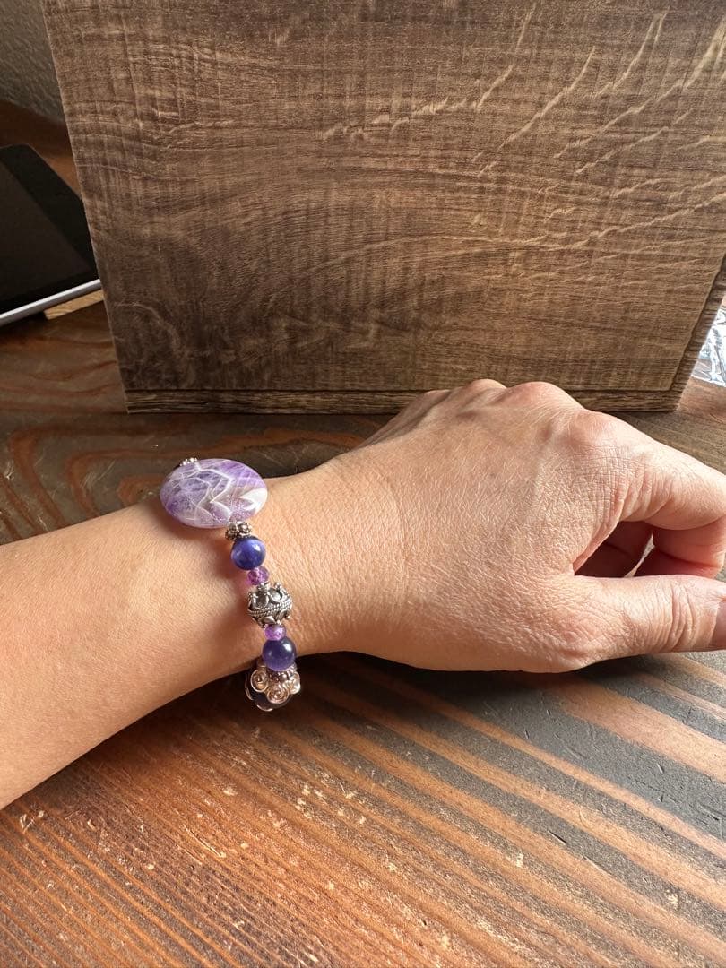 【ハンドメイド】紫アメジスト巨大タンブルとシルバービーズのブレスレット