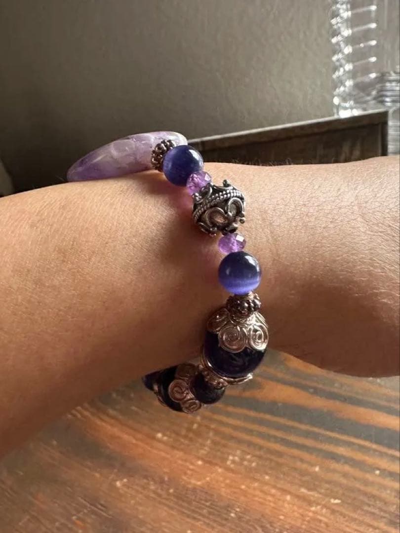 【ハンドメイド】紫アメジスト巨大タンブルとシルバービーズのブレスレット