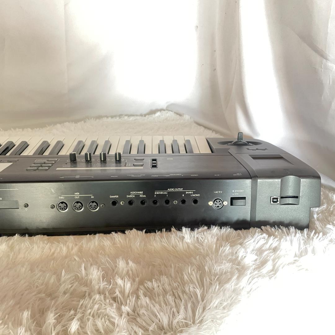 KORG TR76 シンセサイザー