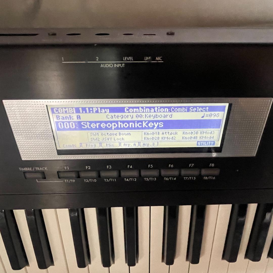 KORG TR76 シンセサイザー