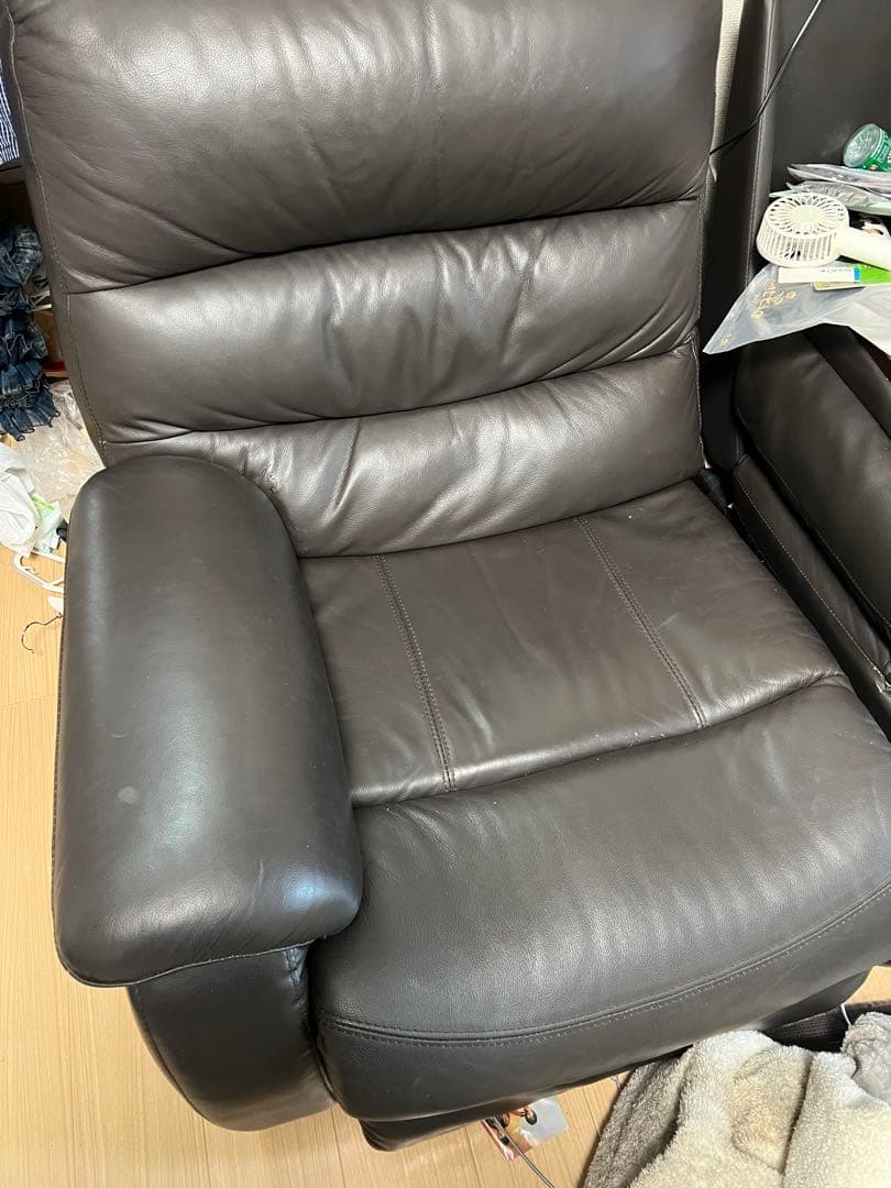 ニトリ　テーブル付き、電動リクライニングソファ