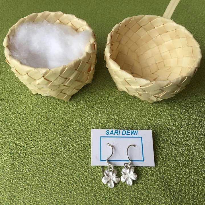 プルメリアのピアス