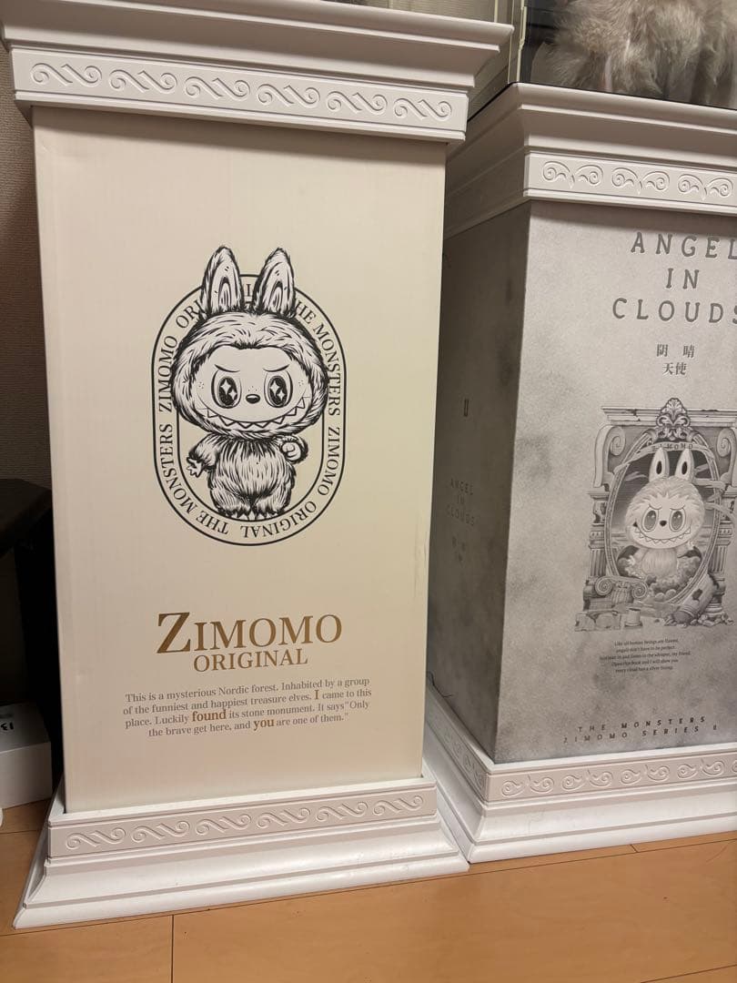 ZIMOMO & ANGEL IN CLOUDS アクリルケース、台座付き