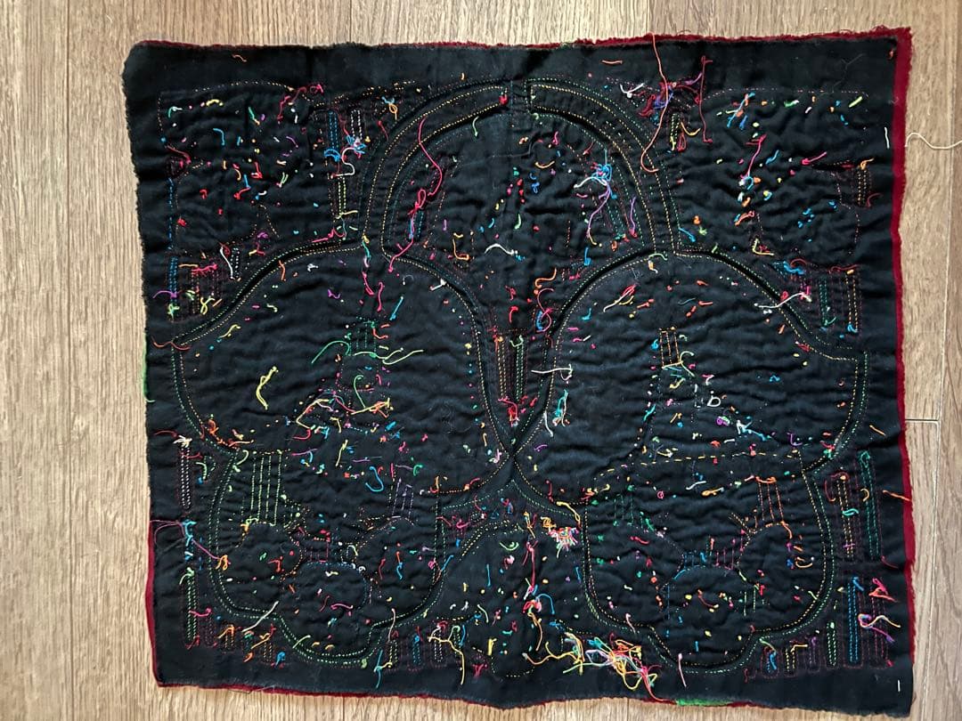 パナマ・クナ族のモラ刺繍、熱帯の花と葉をモチーフ　サイズ約39cm x 32cm