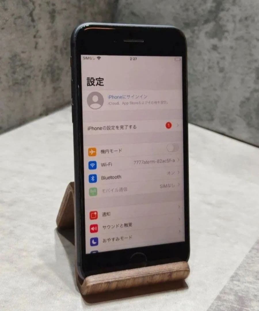 美品 iPhone8 64GB SIMフリー スマホ