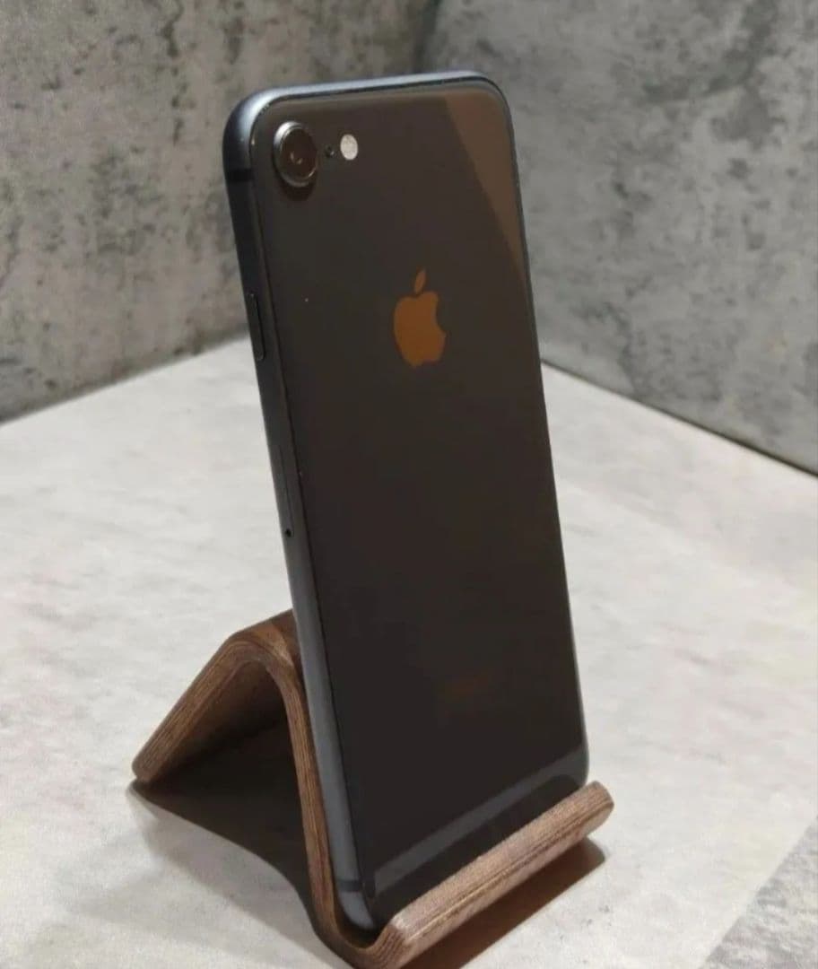 美品 iPhone8 64GB SIMフリー スマホ