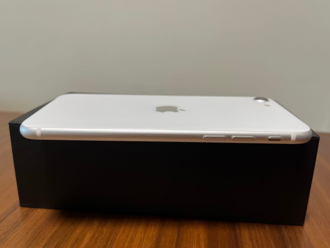 iPhone se2 128g 純正バッテリー90%simロック無し