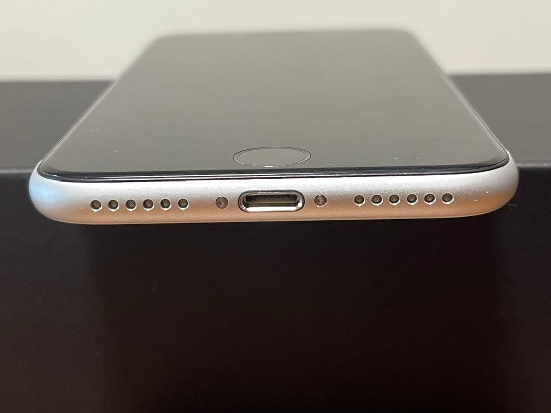 iPhone se2 128g 純正バッテリー90%simロック無し