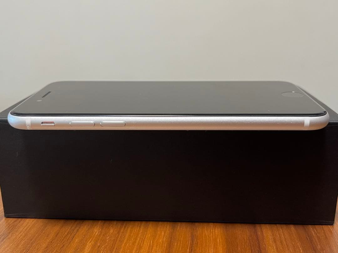 iPhone se2 128g 純正バッテリー90%simロック無し