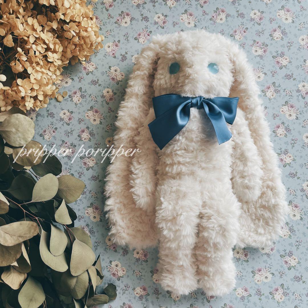 sample 硝子の瞳を持つ、しろうさぎのあみぐるみ　アートドール