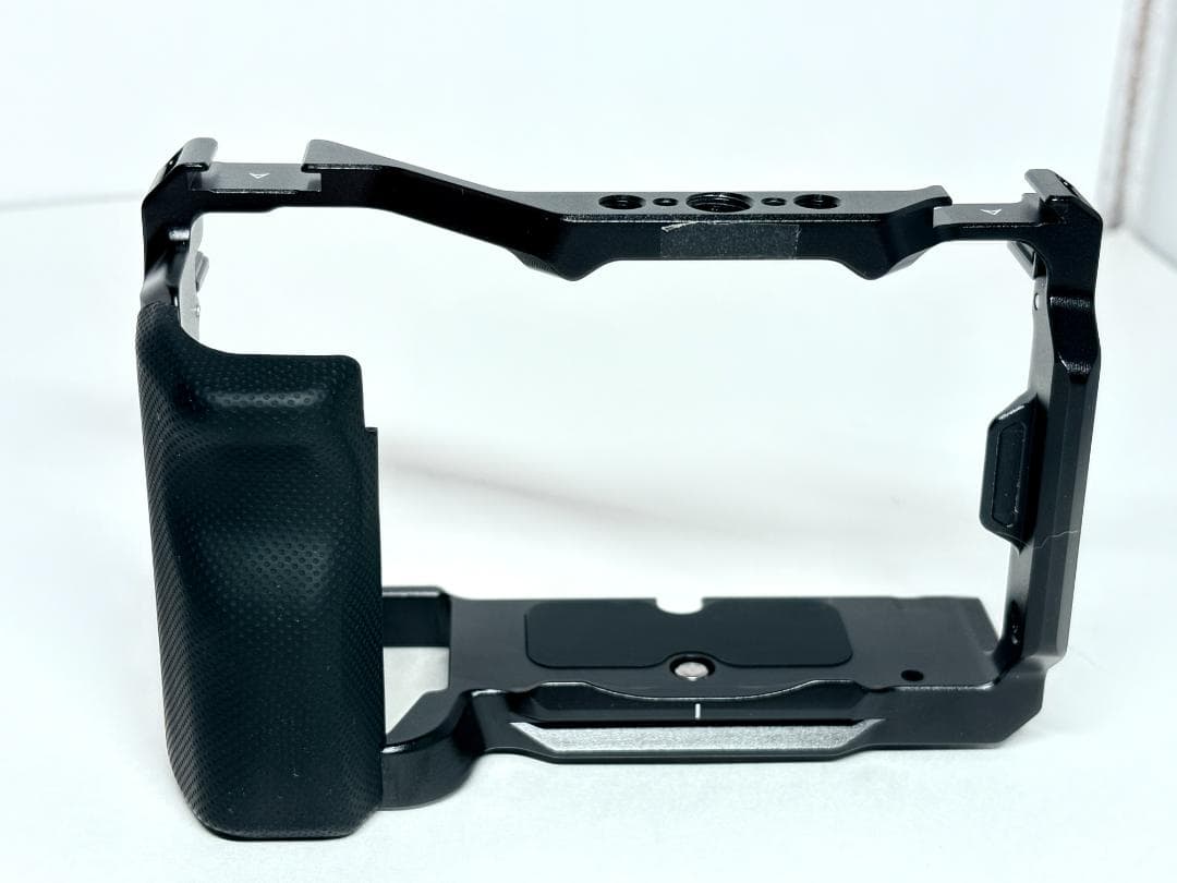 元箱付き SmallRig カメラケージ 4257 ZV-E1用