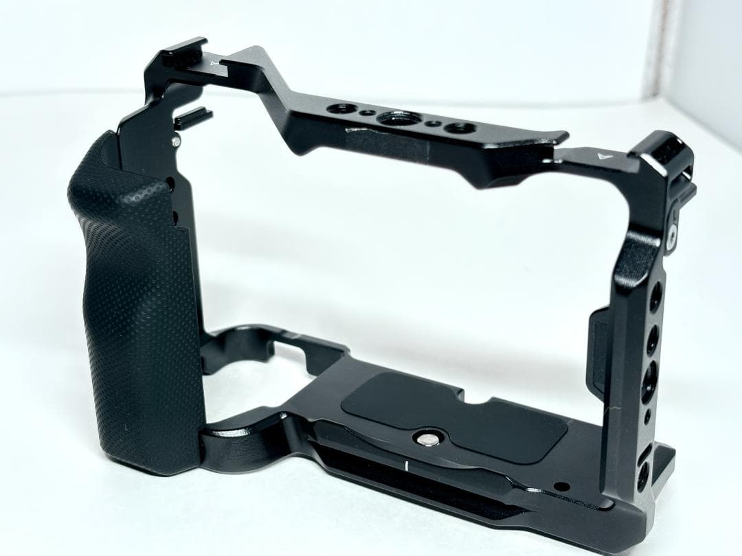 元箱付き SmallRig カメラケージ 4257 ZV-E1用