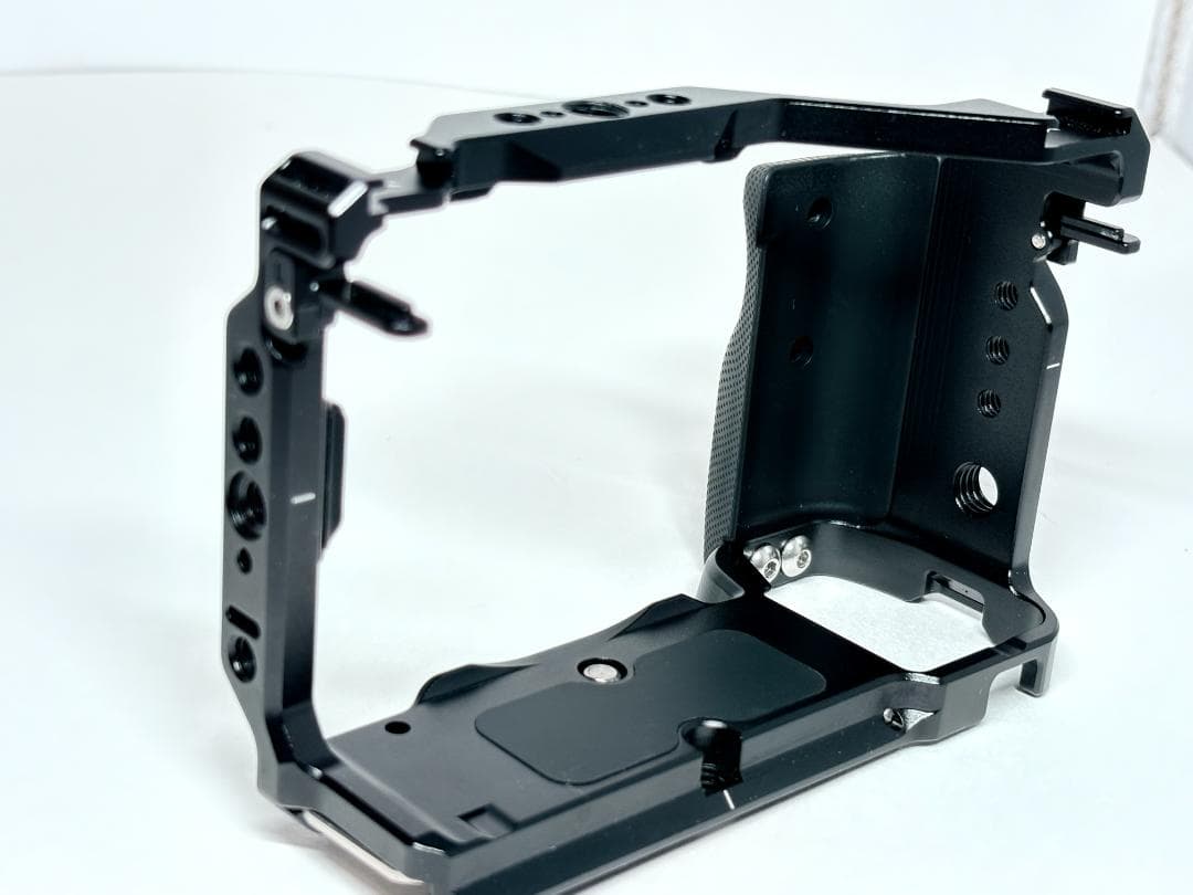 元箱付き SmallRig カメラケージ 4257 ZV-E1用