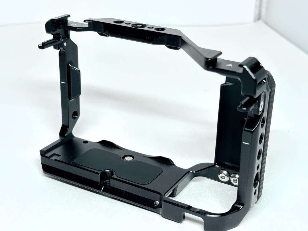 元箱付き SmallRig カメラケージ 4257 ZV-E1用