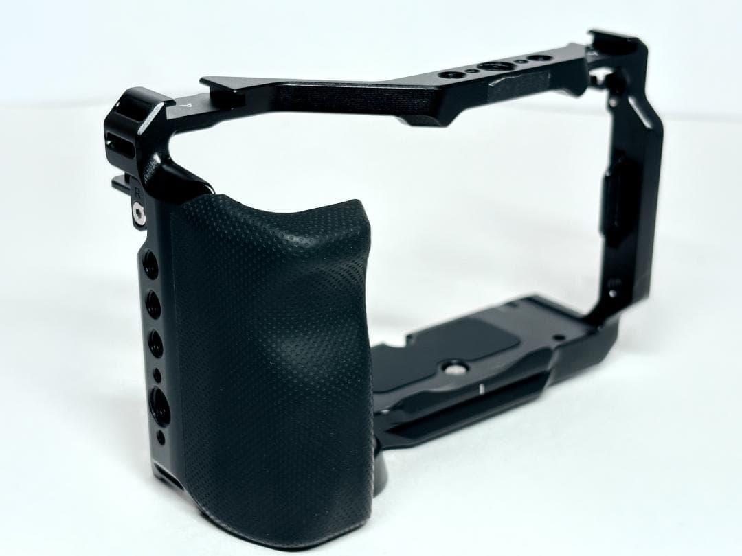 元箱付き SmallRig カメラケージ 4257 ZV-E1用