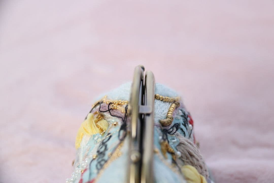 手刺繍のポーチ ロミオとジュリエット