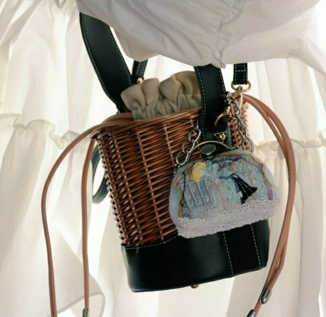 手刺繍のポーチ ロミオとジュリエット