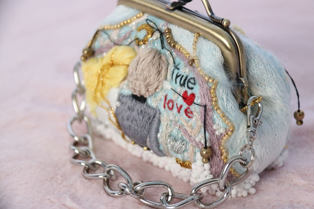 手刺繍のポーチ ロミオとジュリエット