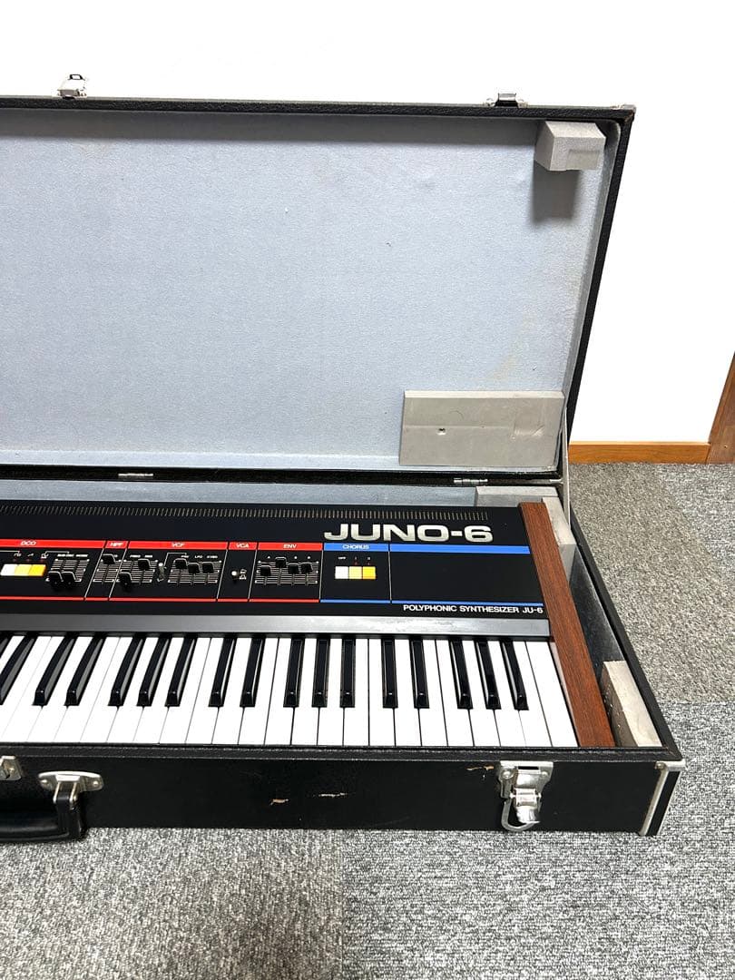 希少 roland juno-6 シンセサイザー ハードケース付き 動作確認済み