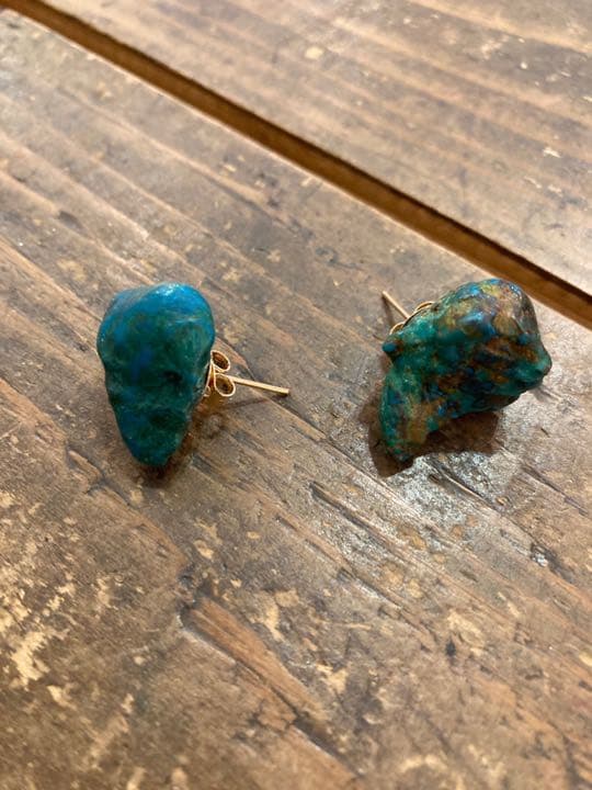 原石ピアス　クォンタムクワトロシリカ