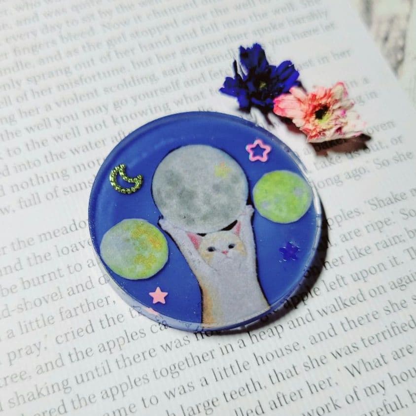 No.117❤つ・き❤ネコ❤持っちゃってますシリーズ❤レジンヘアゴム ブローチ