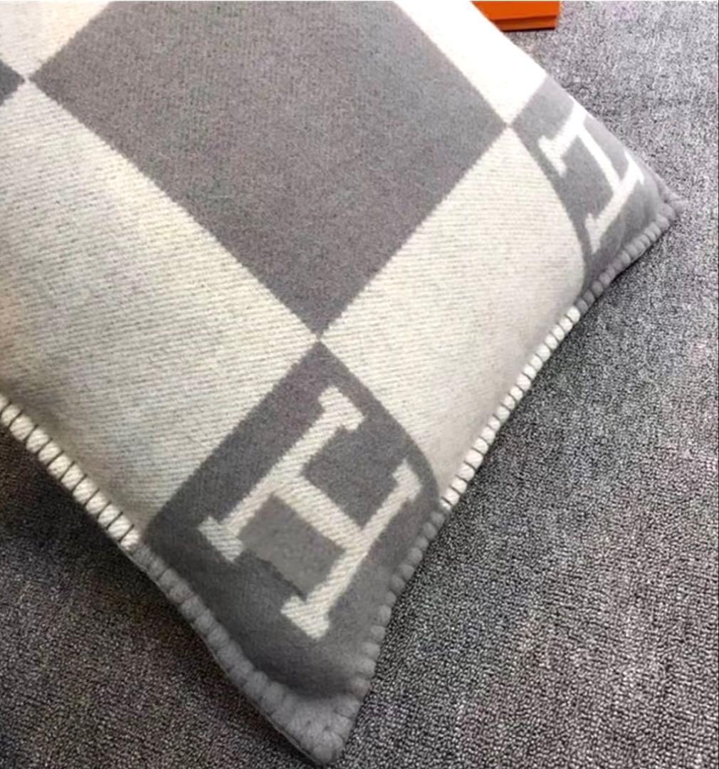 「新品」Hロゴ入り クッションカバー 45×45