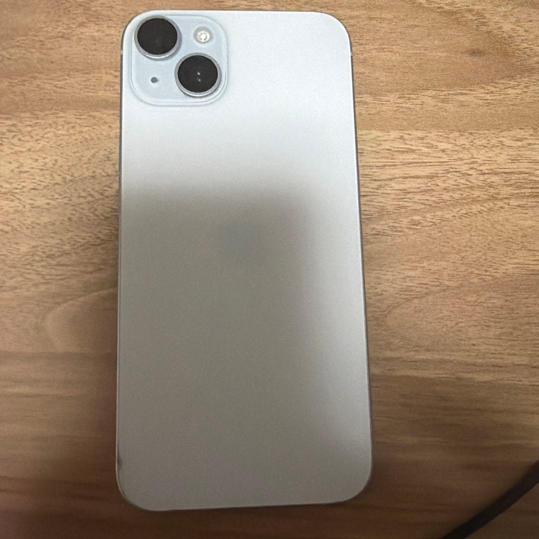 iPhone15plus 裏が割れていますが操作に何の問題もありません