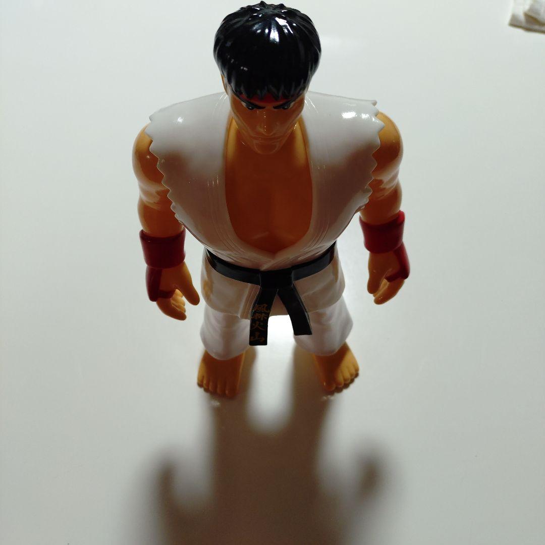 リュウ フィギュア 白い道着 バンダイ