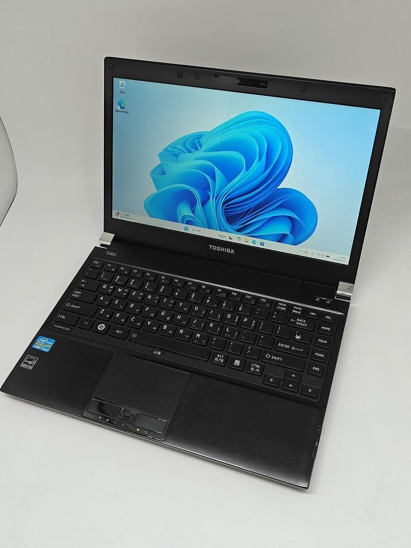 【東芝】爆速 Corei7/新品SSD128GB ノートパソコン 13.3 E1