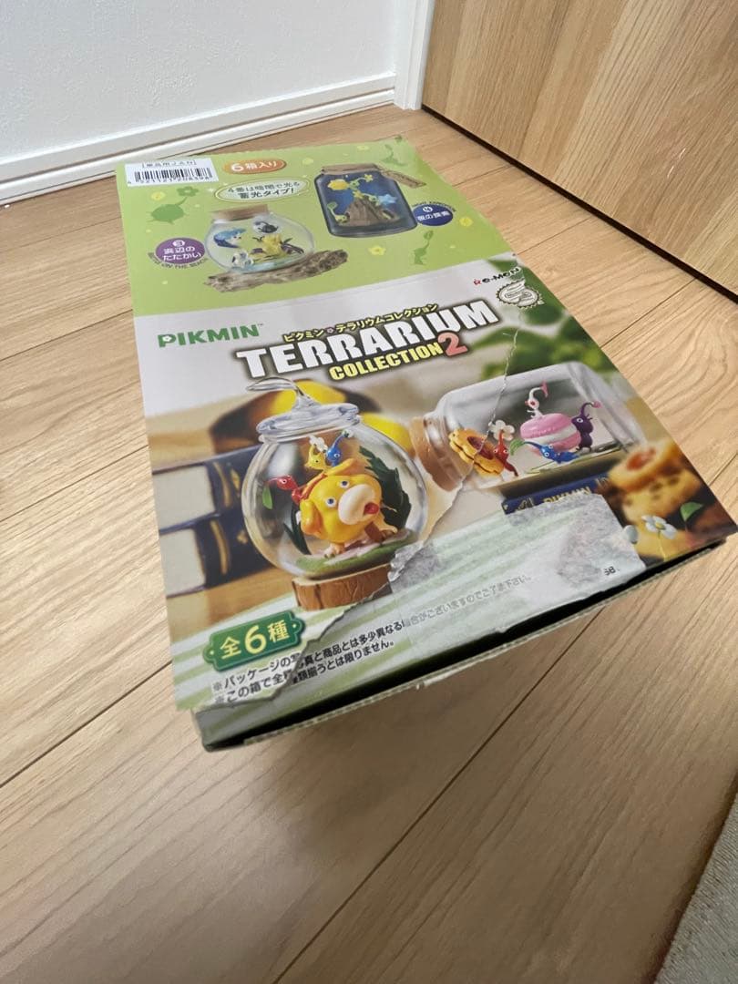 ピクミン テラリウムコレクション2 外箱の部分に破れあり。