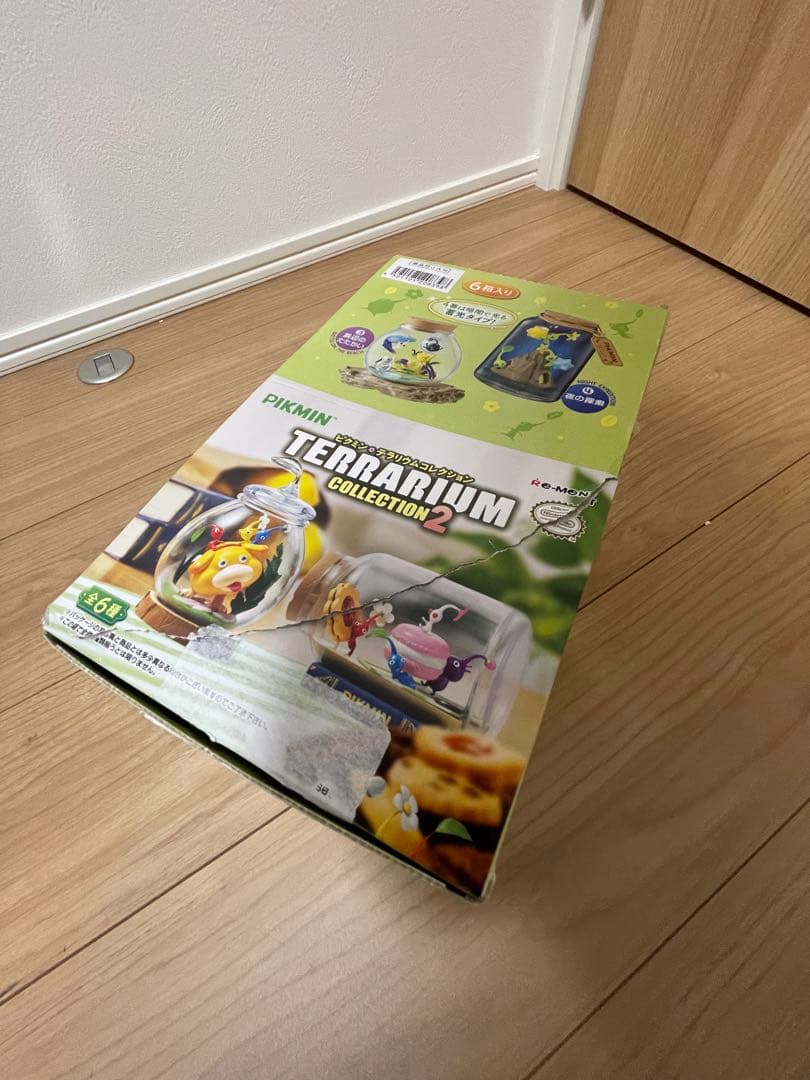 ピクミン テラリウムコレクション2 外箱の部分に破れあり。