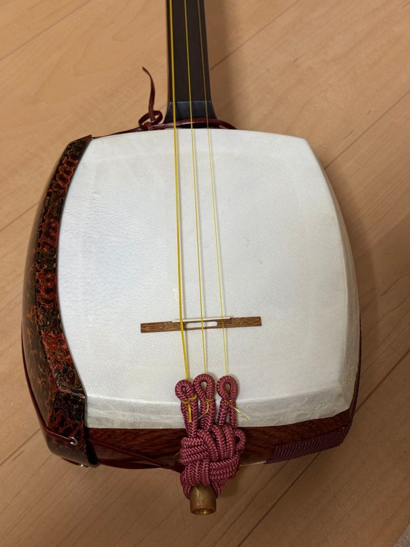 紅木　金細　津軽三味線　二本溝　子持ち綾杉　ケース付き