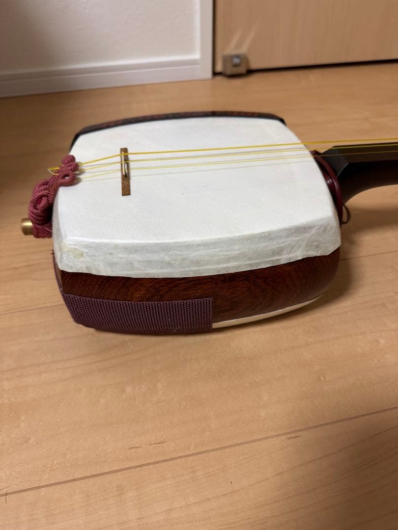 紅木　金細　津軽三味線　二本溝　子持ち綾杉　ケース付き