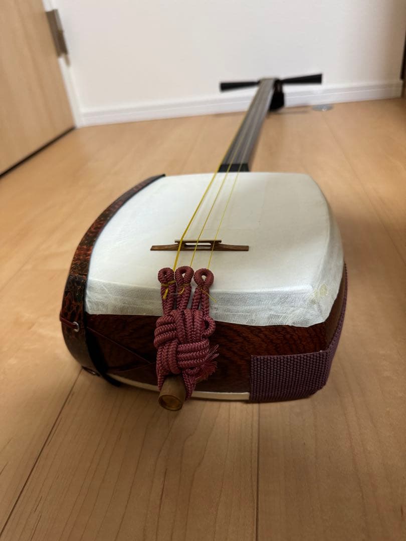 紅木　金細　津軽三味線　二本溝　子持ち綾杉　ケース付き