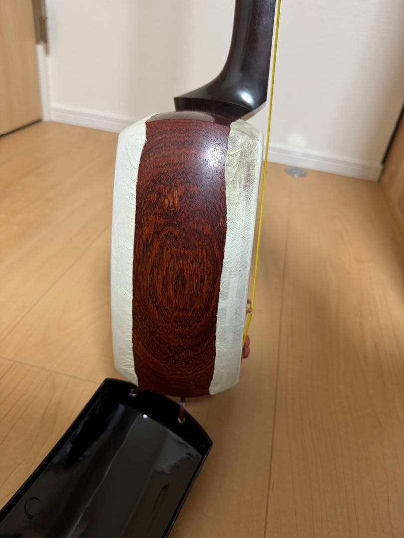 紅木　金細　津軽三味線　二本溝　子持ち綾杉　ケース付き