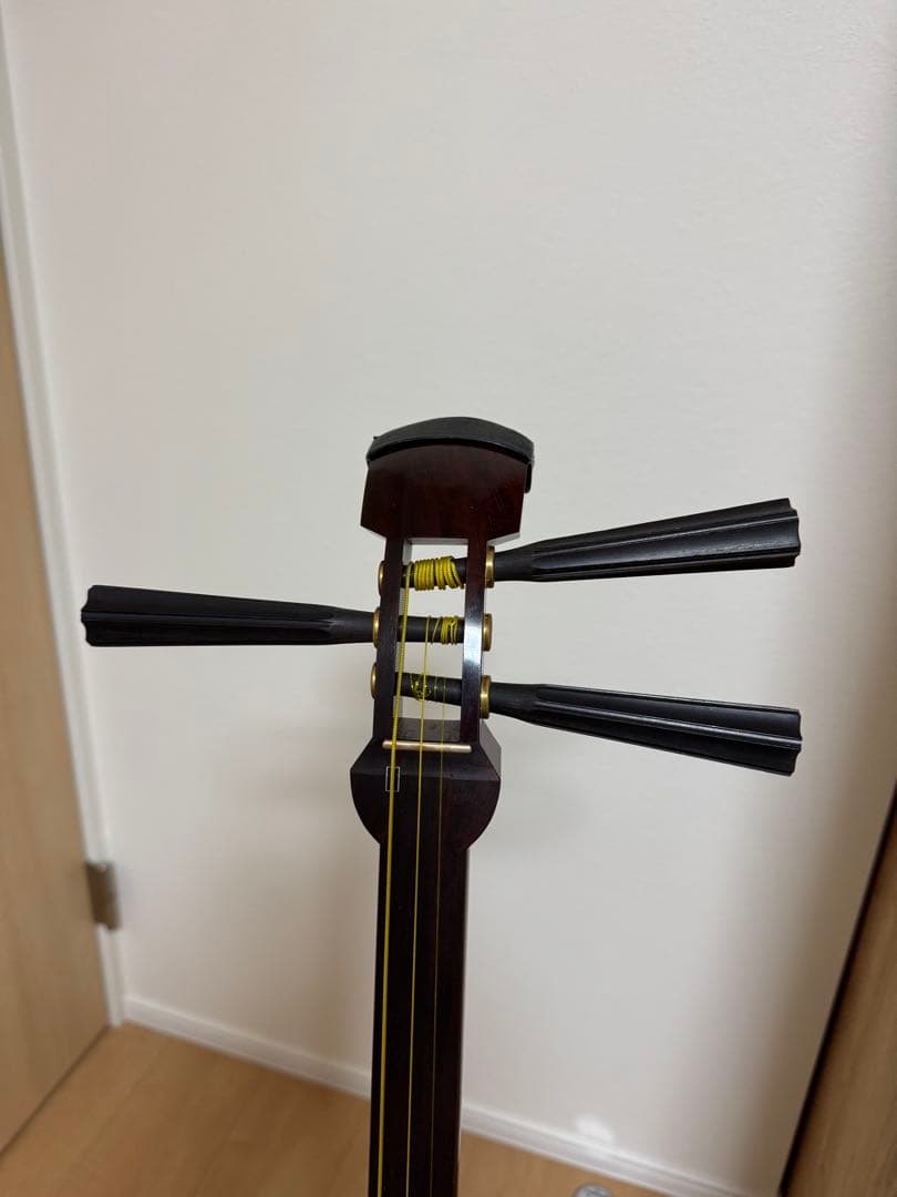 紅木　金細　津軽三味線　二本溝　子持ち綾杉　ケース付き