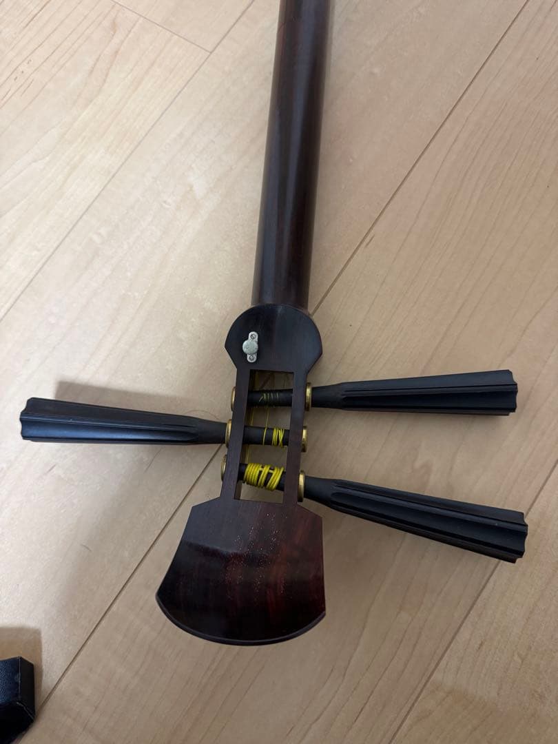 紅木　金細　津軽三味線　二本溝　子持ち綾杉　ケース付き