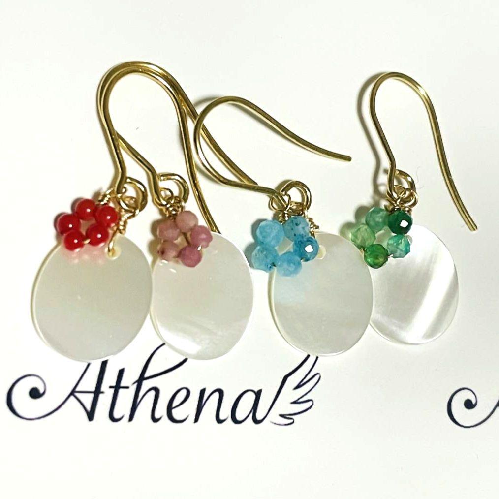 天然石花＆マザーオブパールピアス