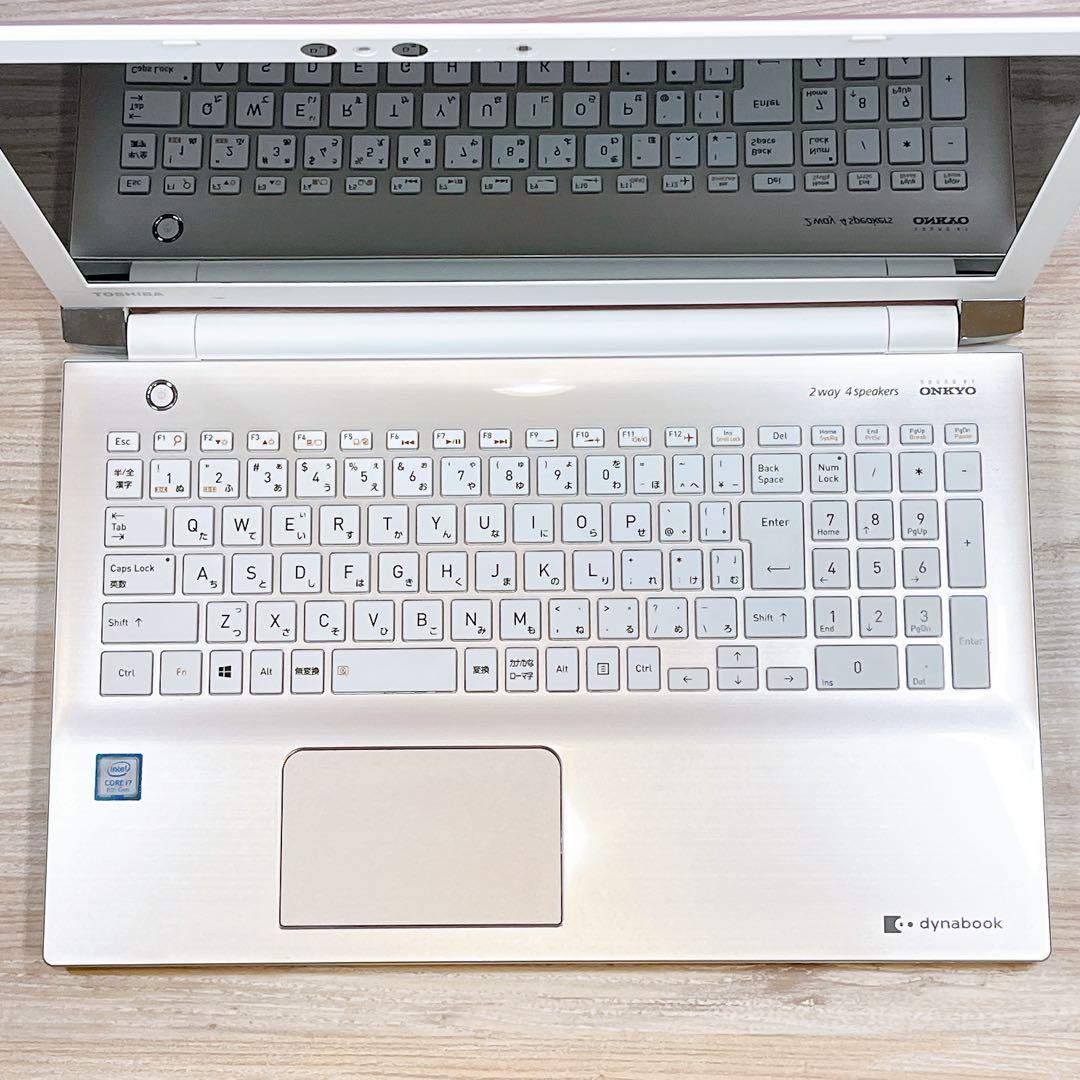 Windows11／第8世代 Core i7／メモリ8G／バッテリー良好／高性能