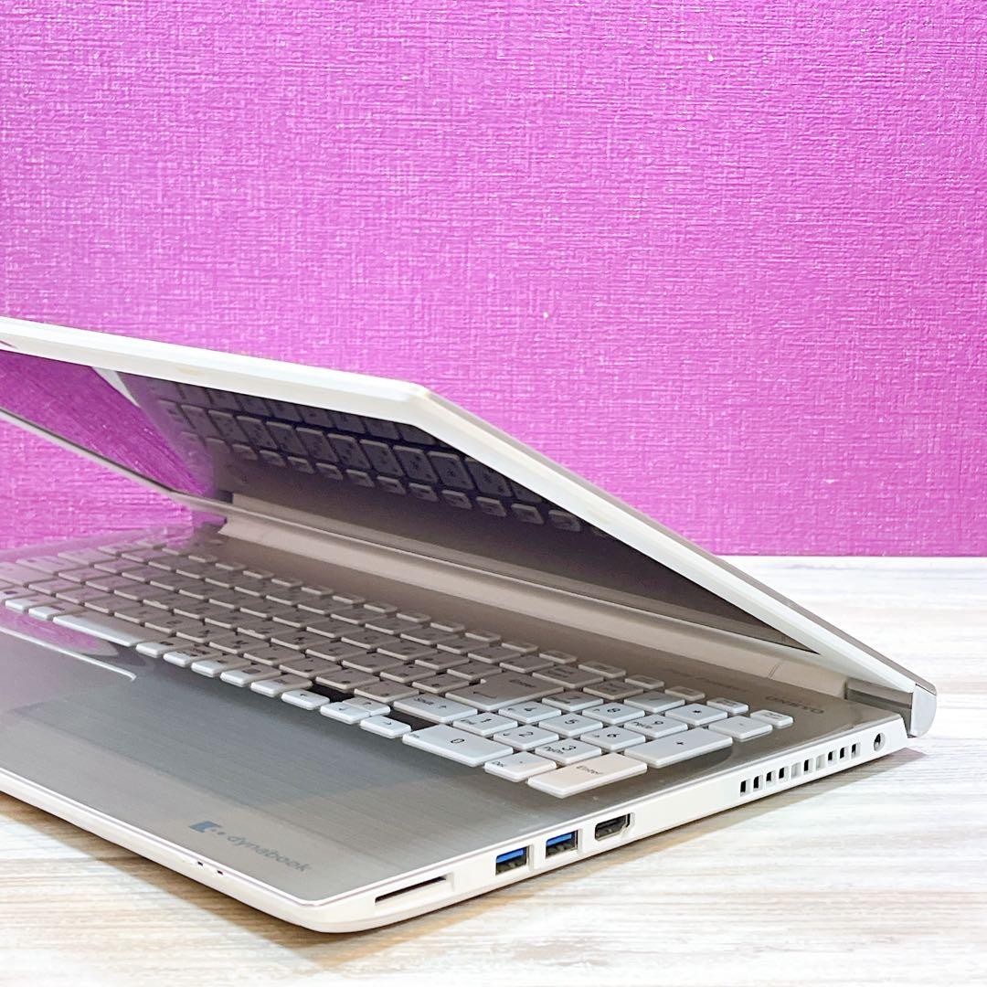 Windows11／第8世代 Core i7／メモリ8G／バッテリー良好／高性能