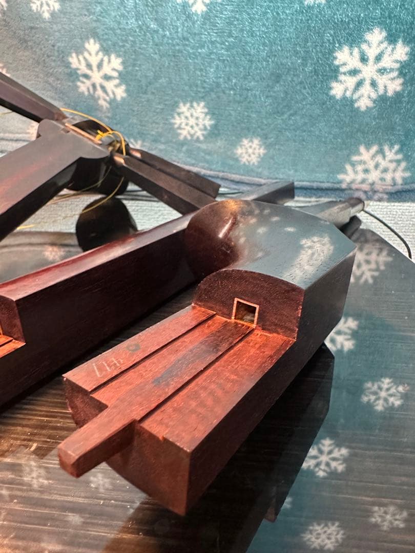 高級津軽三味線(紅木製、金細、綾杉胴、両面犬皮破れ無)付属品セット