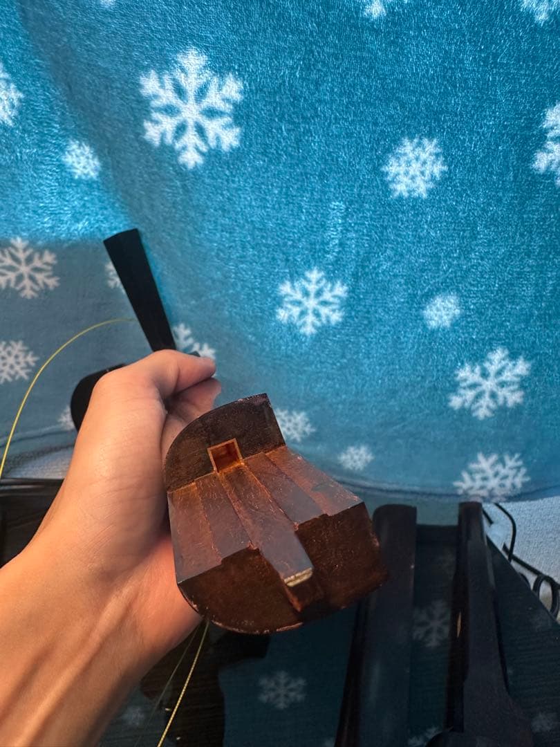 高級津軽三味線(紅木製、金細、綾杉胴、両面犬皮破れ無)付属品セット