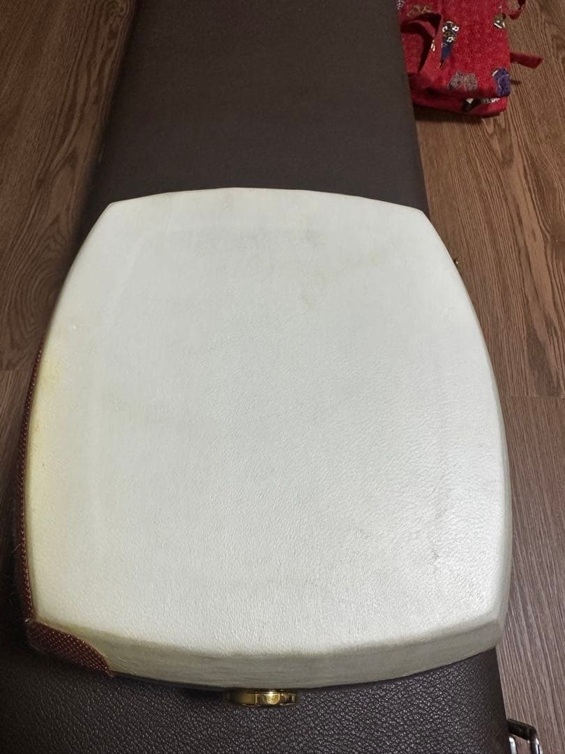 高級津軽三味線(紅木製、金細、綾杉胴、両面犬皮破れ無)付属品セット